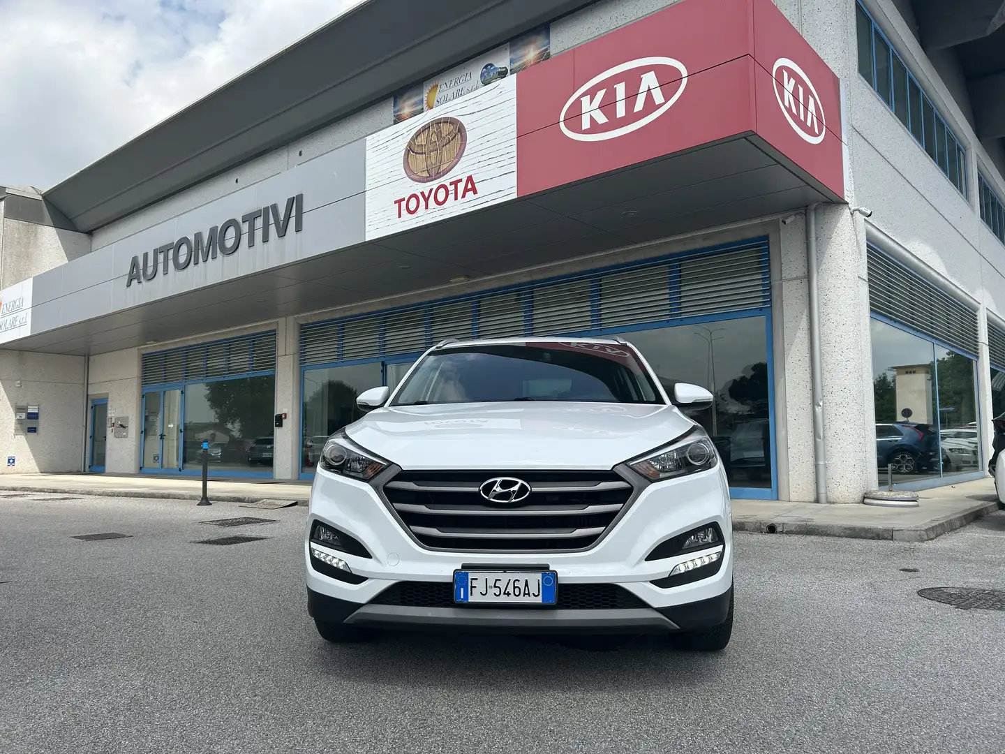 Hyundai TUCSON Tucson 1.7 crdi Comfort 2wd 115cv Weiß - 1