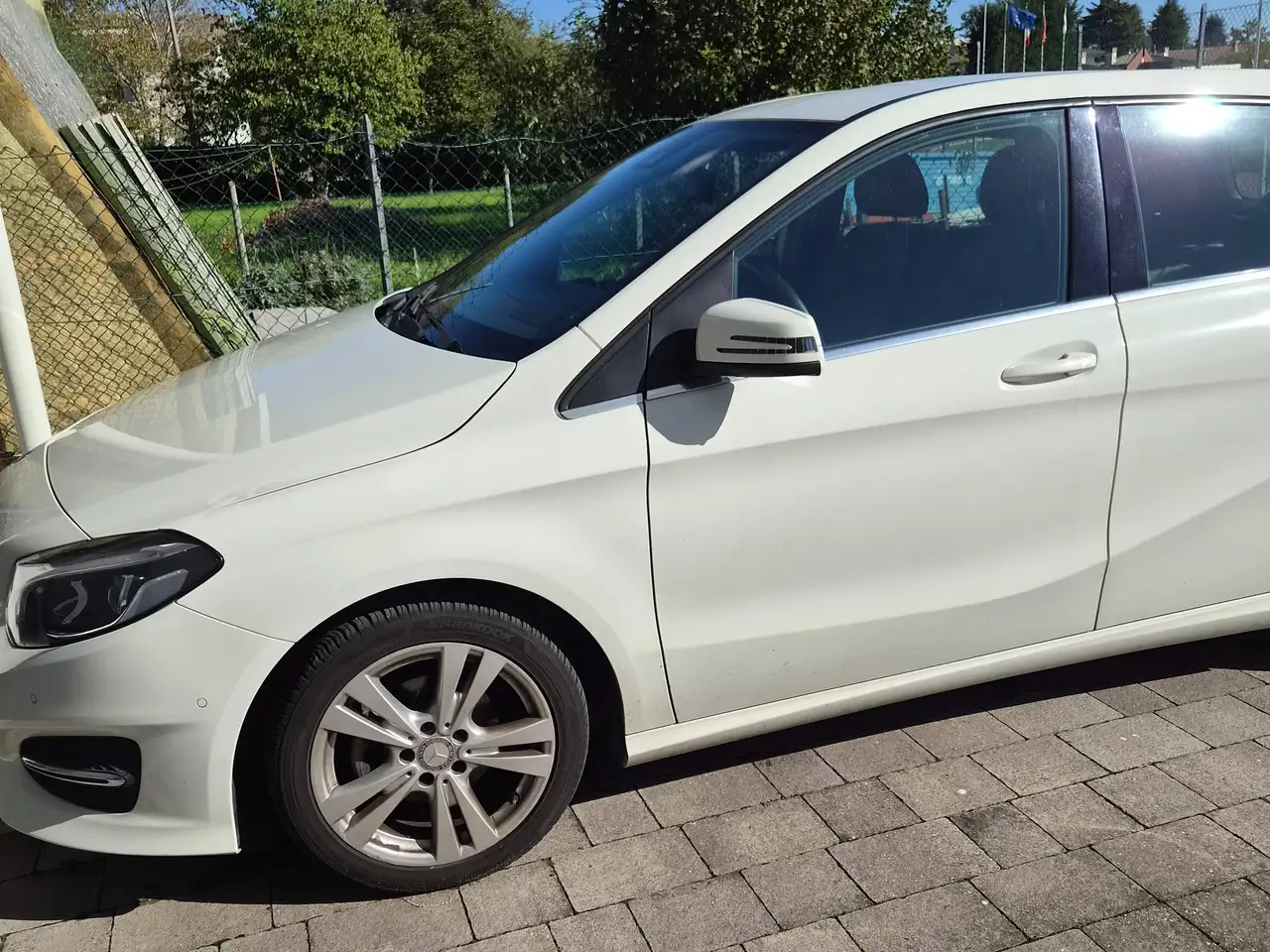 Mercedes-Benz B 180