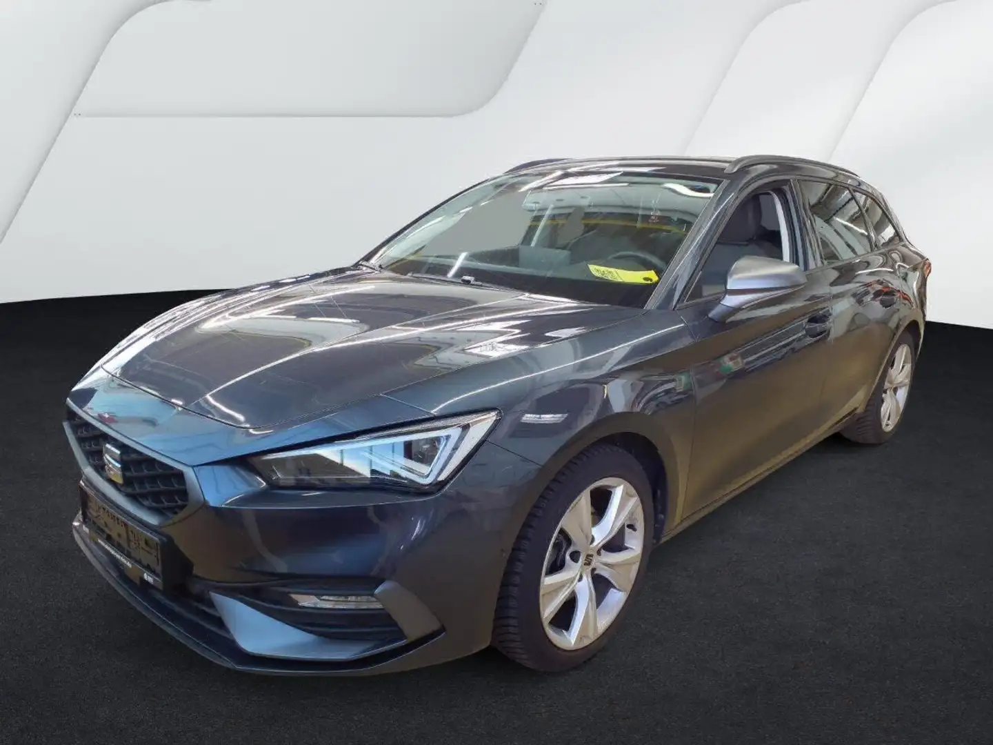 SEAT Leon ST FR 1.5 eTSI DSG Matrix Navi Sitzh. RearView Silber - 2