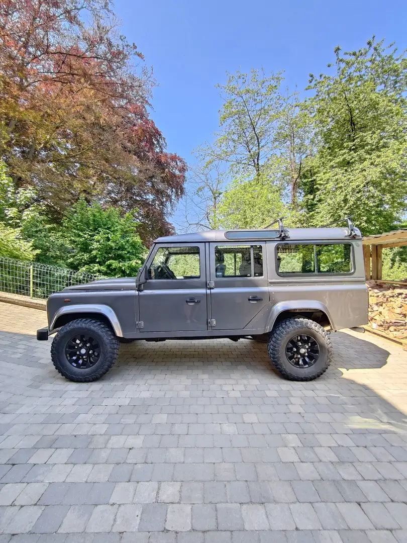 Land Rover Defender 110 2.4 Turbo - D SE Šedá - 1