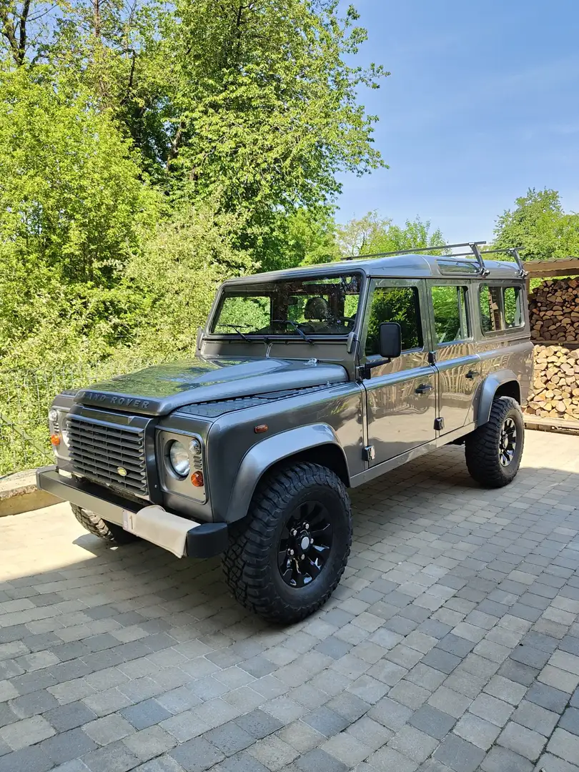 Land Rover Defender 110 2.4 Turbo - D SE Šedá - 2