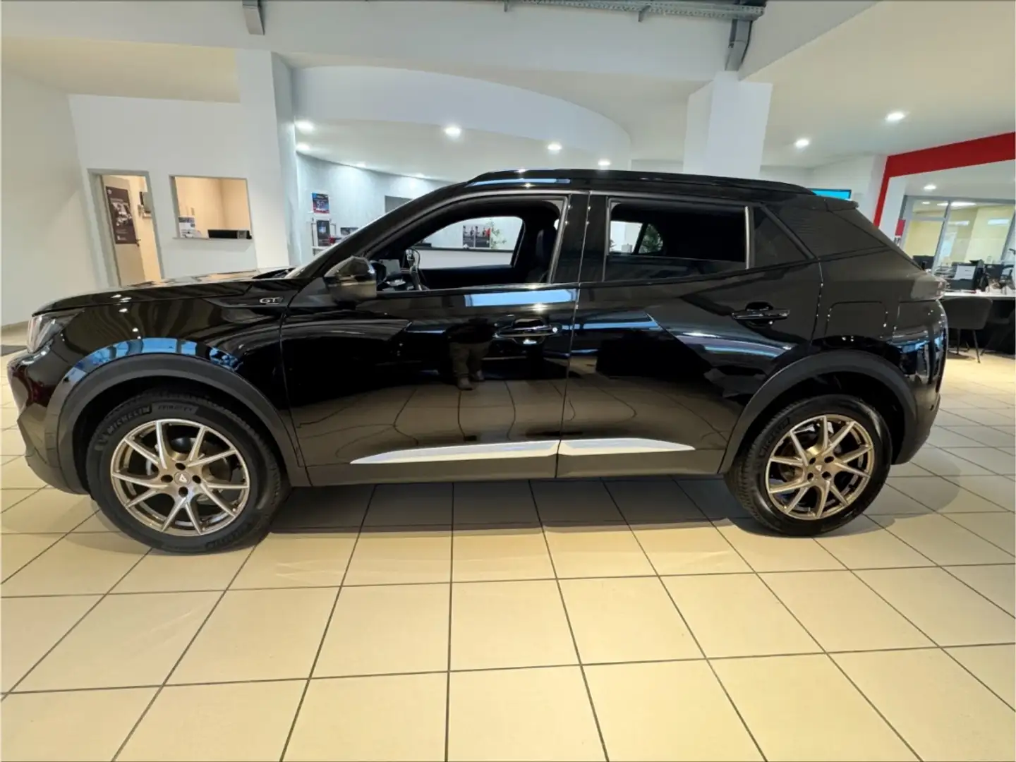 Peugeot 2008 GT 1.2 PureTech 130 EU6d Navigation 1. Hand Noir - 2