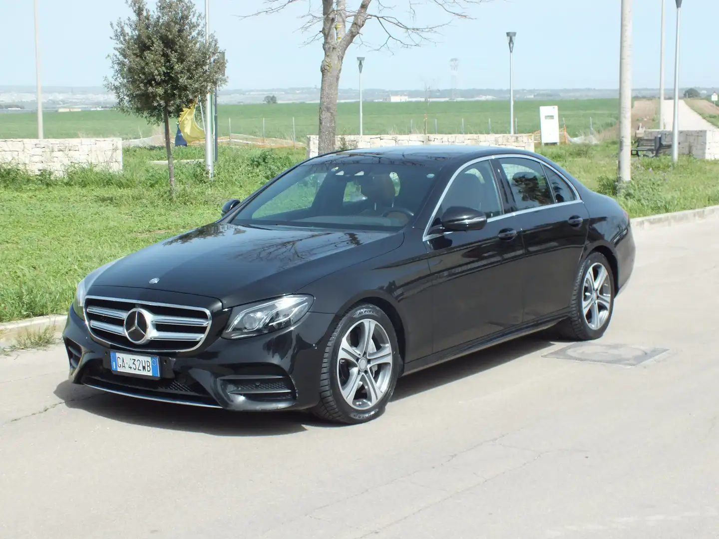 Mercedes-Benz E 220 Tett. Elett. -Prem. Plus-sedili elettrici su porte Czarny - 1