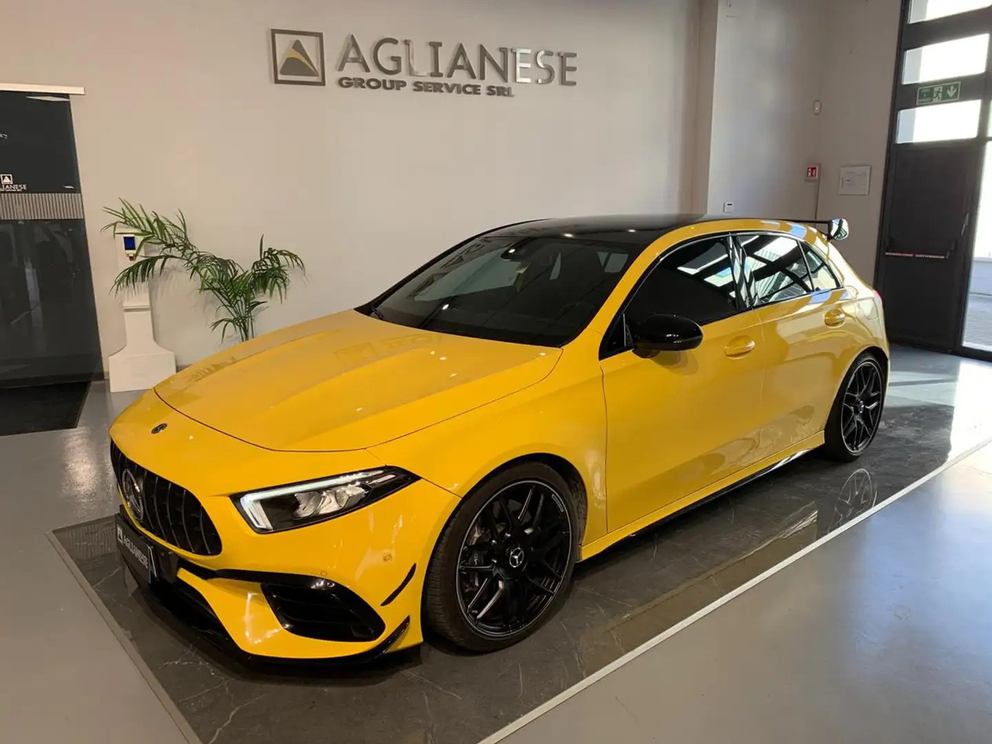 Mercedes-Benz A 45 AMG 4Matic+ AMG-LINE Yellow - 1