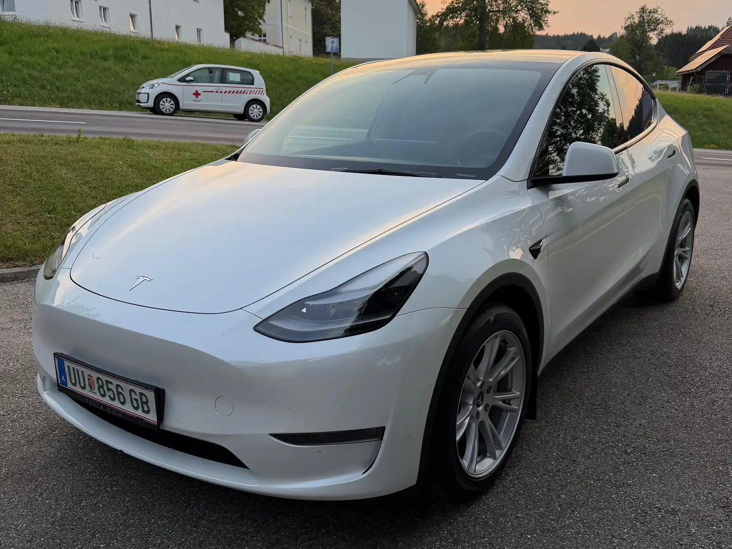 Tesla Model Y Model Y Long Range AWD 75kWh Weiß - 1