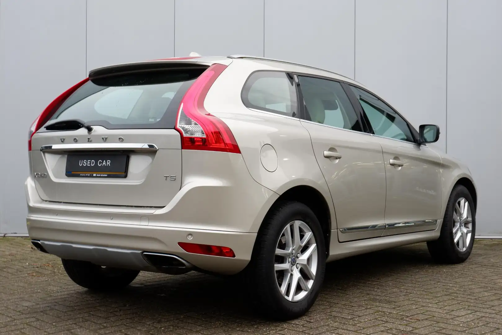 Volvo XC60 2.0 T5 FWD Polar+ | Stoelverwarming | Automaat | P Brun - 2