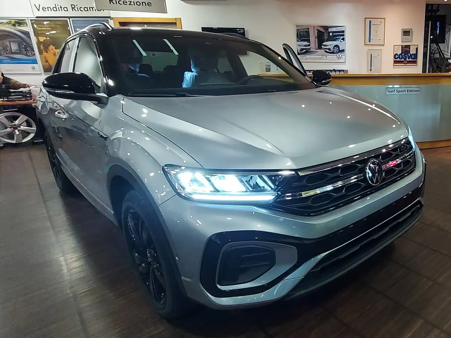 Volkswagen T-Roc 1.0 tsi R-Line 115cv 6 Marce Black pack + tech pac Argento - 1