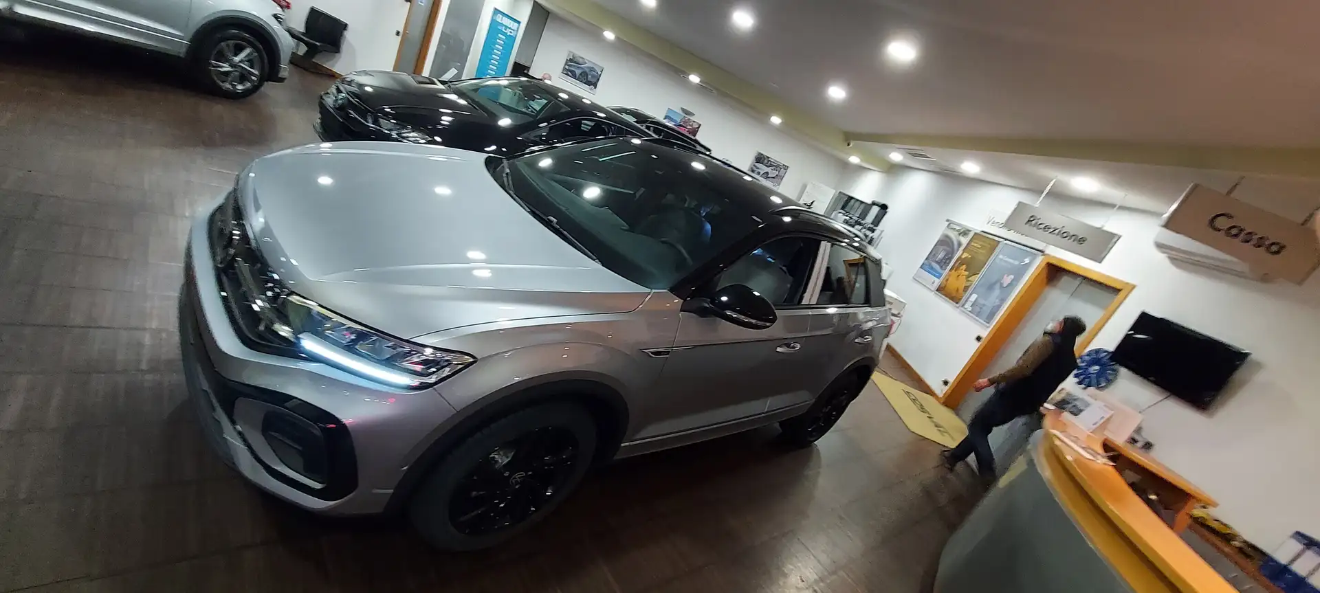 Volkswagen T-Roc 1.0 tsi R-Line 115cv 6 Marce Black pack + tech pac Argento - 2