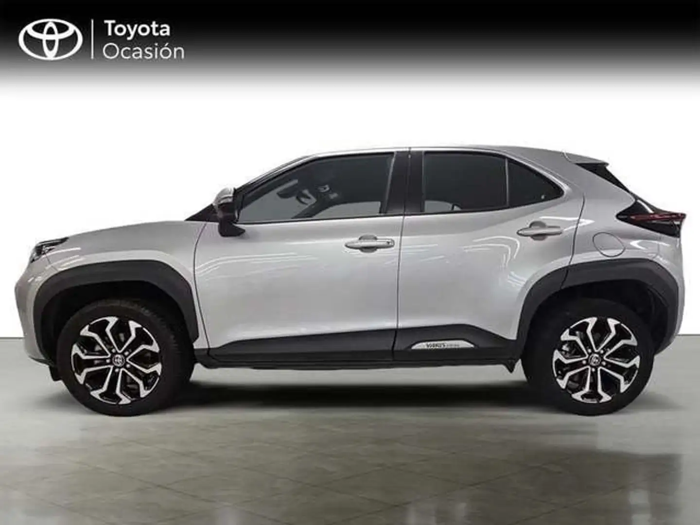 Toyota Yaris Cross 130H Active Plus Gris - 2
