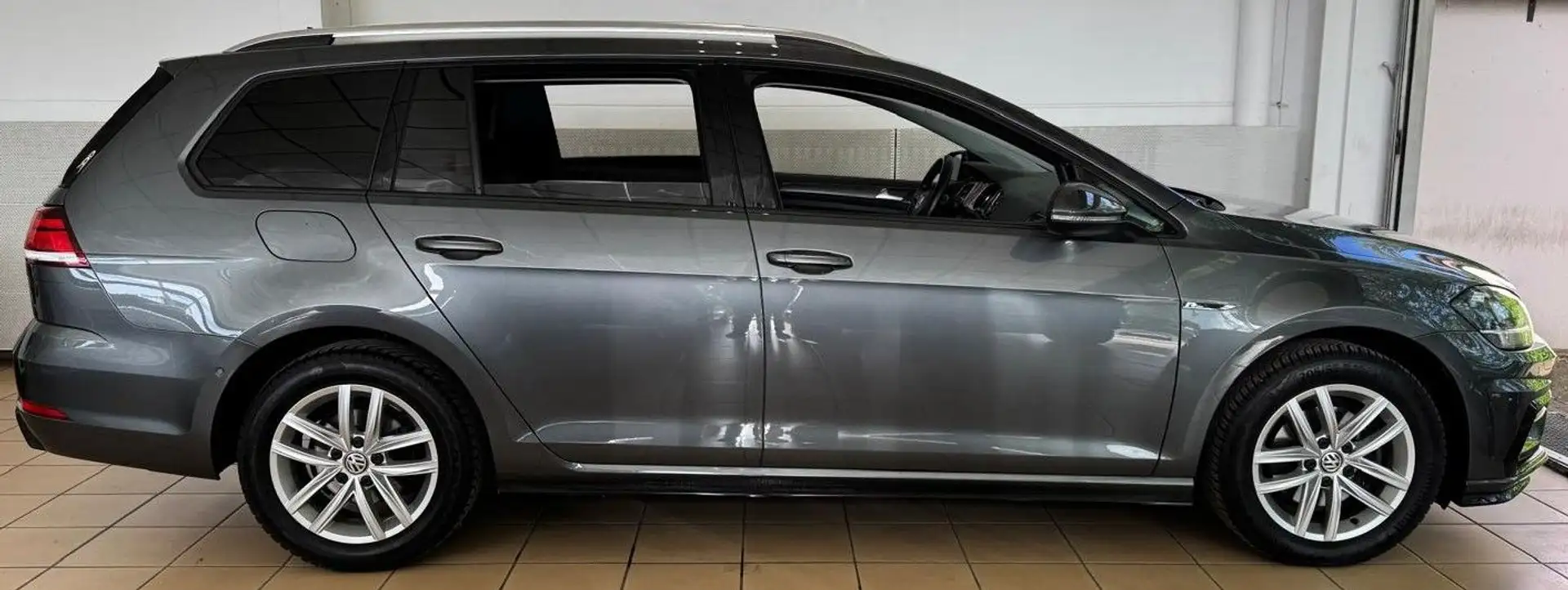 Volkswagen Golf R-Line ACC LED Kamera Leder Massage ALU CarPlay Grau - 2