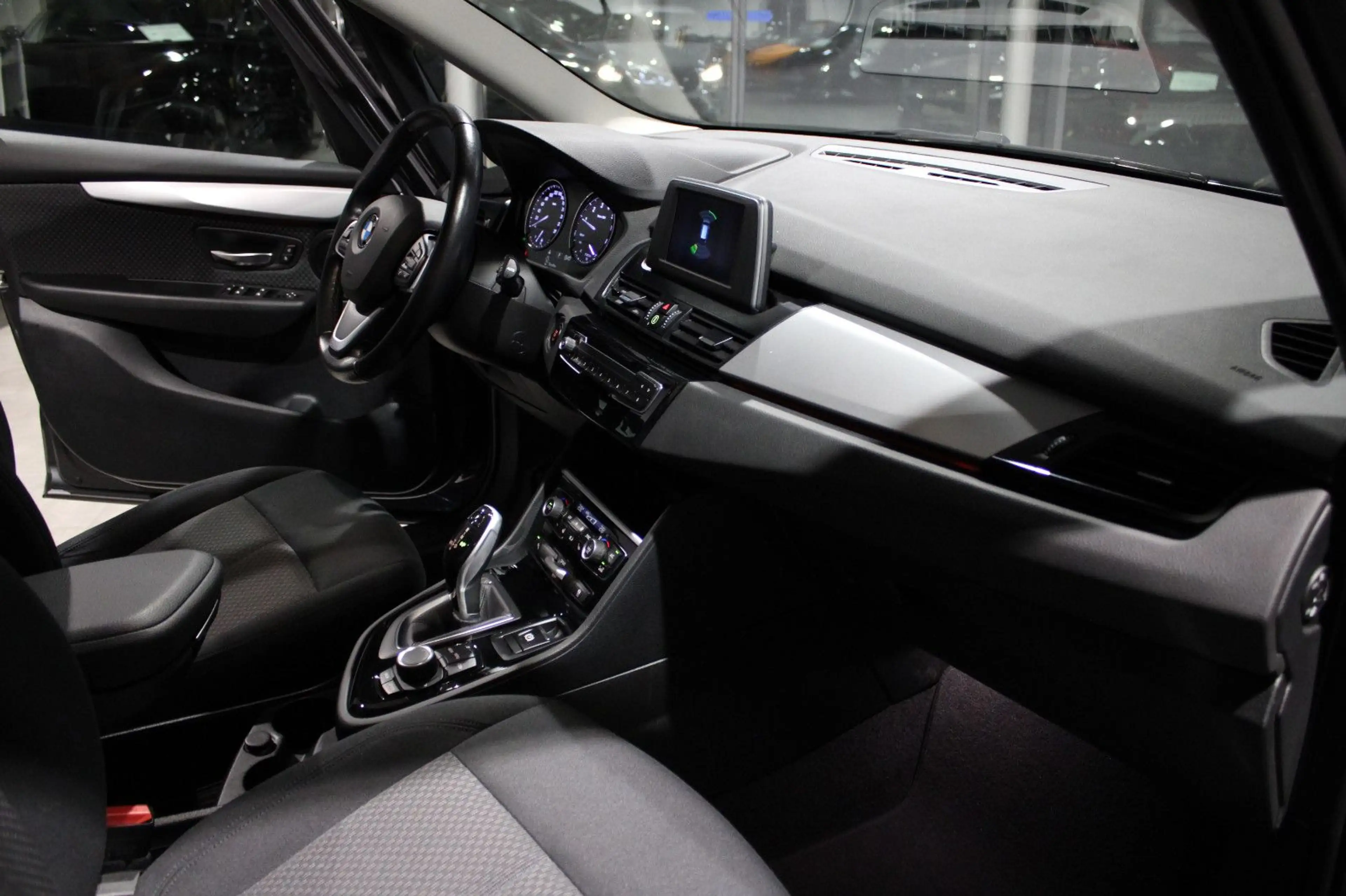 BMW 218 218 GRAN TOURER AUTOMATIK/LED`S/7-SITZER/17" — photo 8