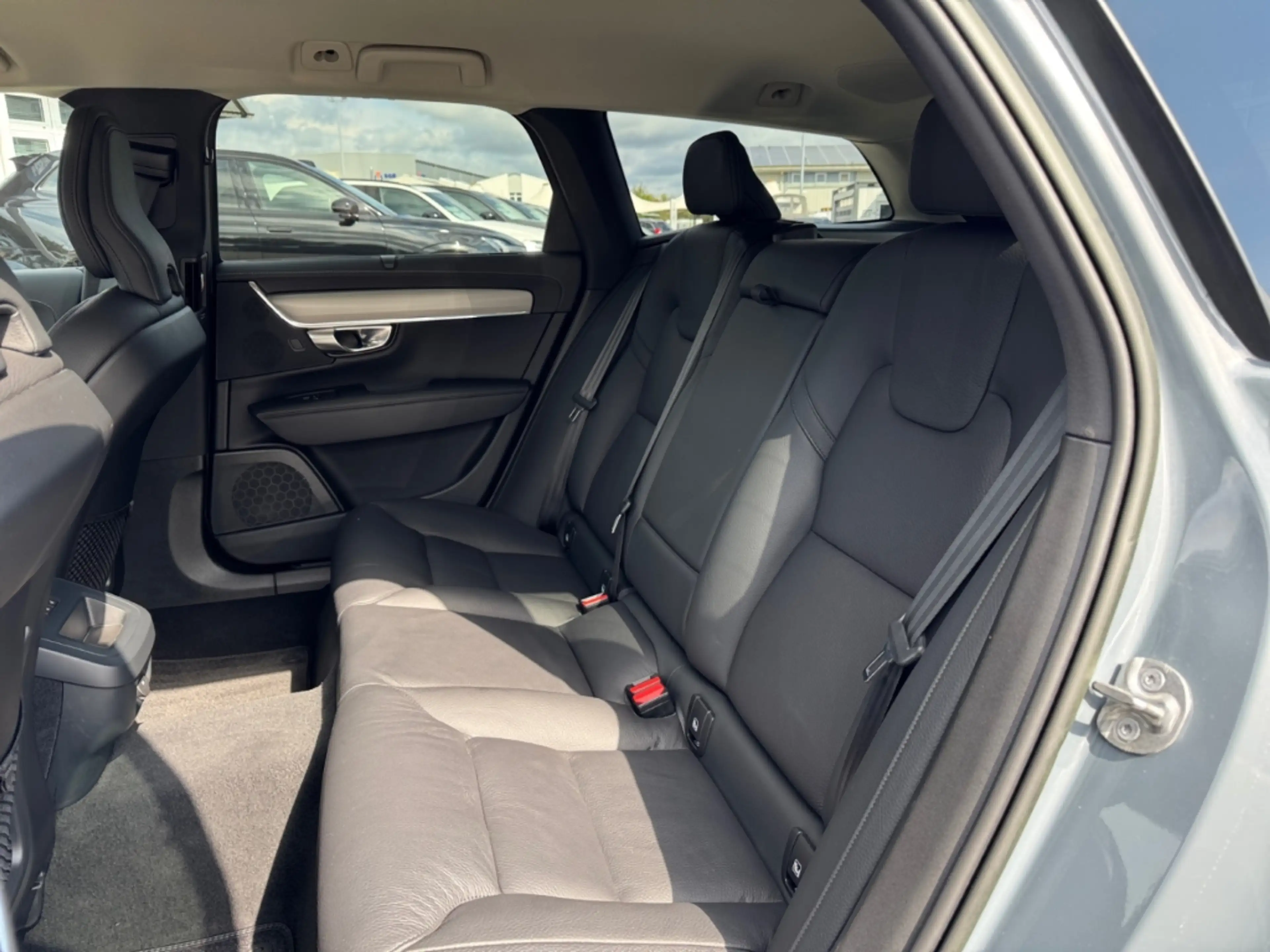 Volvo V90 B4 Plus Dark Harman&Kardon Navi Leder Digitales Co — photo 11