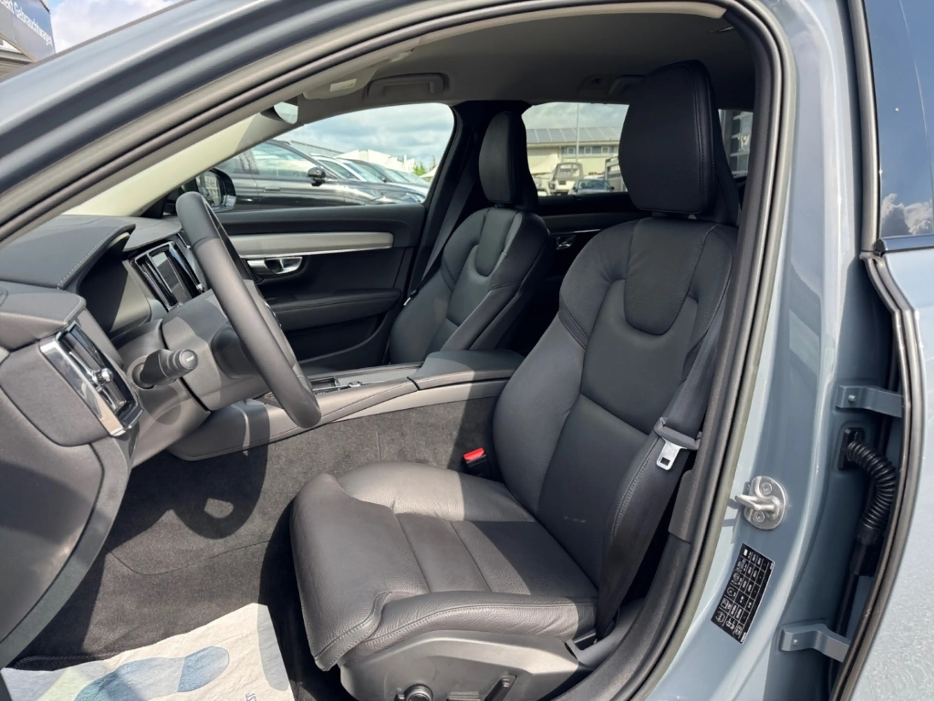 Volvo V90 B4 Plus Dark Harman&Kardon Navi Leder Digitales Co — photo 10