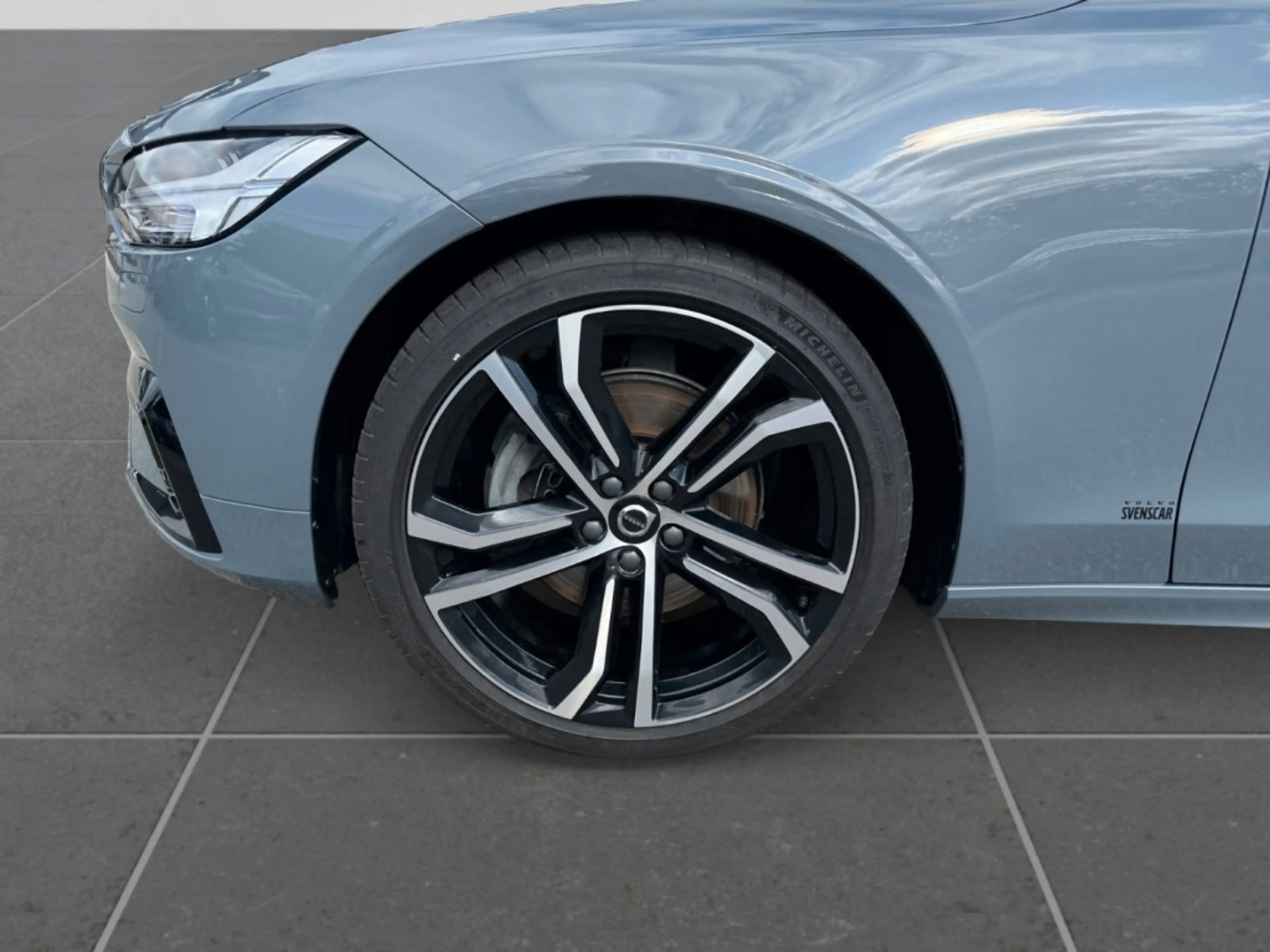 Volvo V90 B4 Plus Dark Harman&Kardon Navi Leder Digitales Co — photo 9