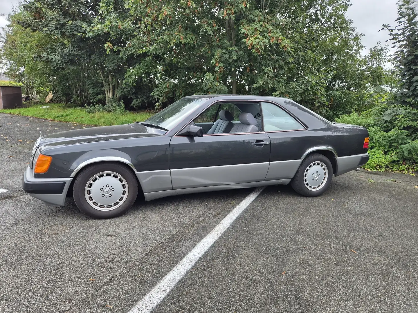 Mercedes-Benz 230 CE - 1