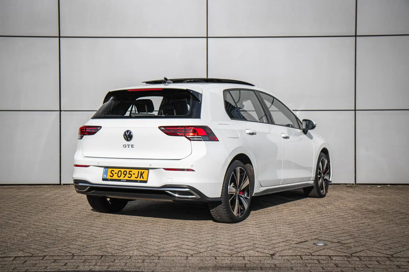 Volkswagen Golf GTE 1.4 245pk DSG eHybrid | Panoramadak | Stoel-/Stuur Bianco - 2
