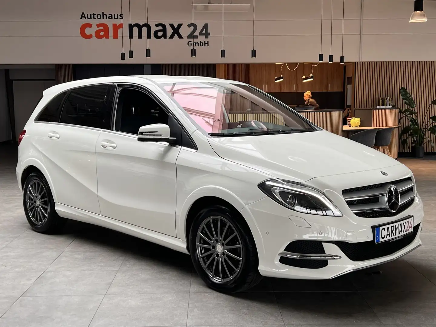 Mercedes-Benz E 250 B B-Klasse 250 eDrive Leder Navi Weiß - 1