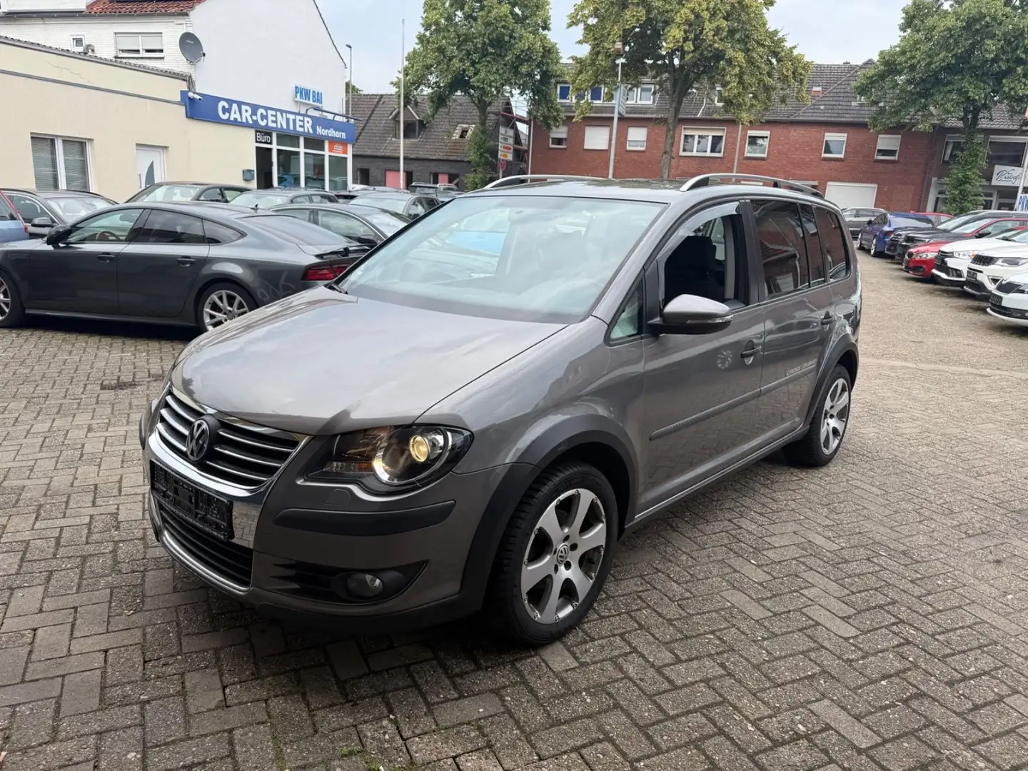 Volkswagen Touran CrossTouran*DSG*SHZ*AHK*** Grau - 1