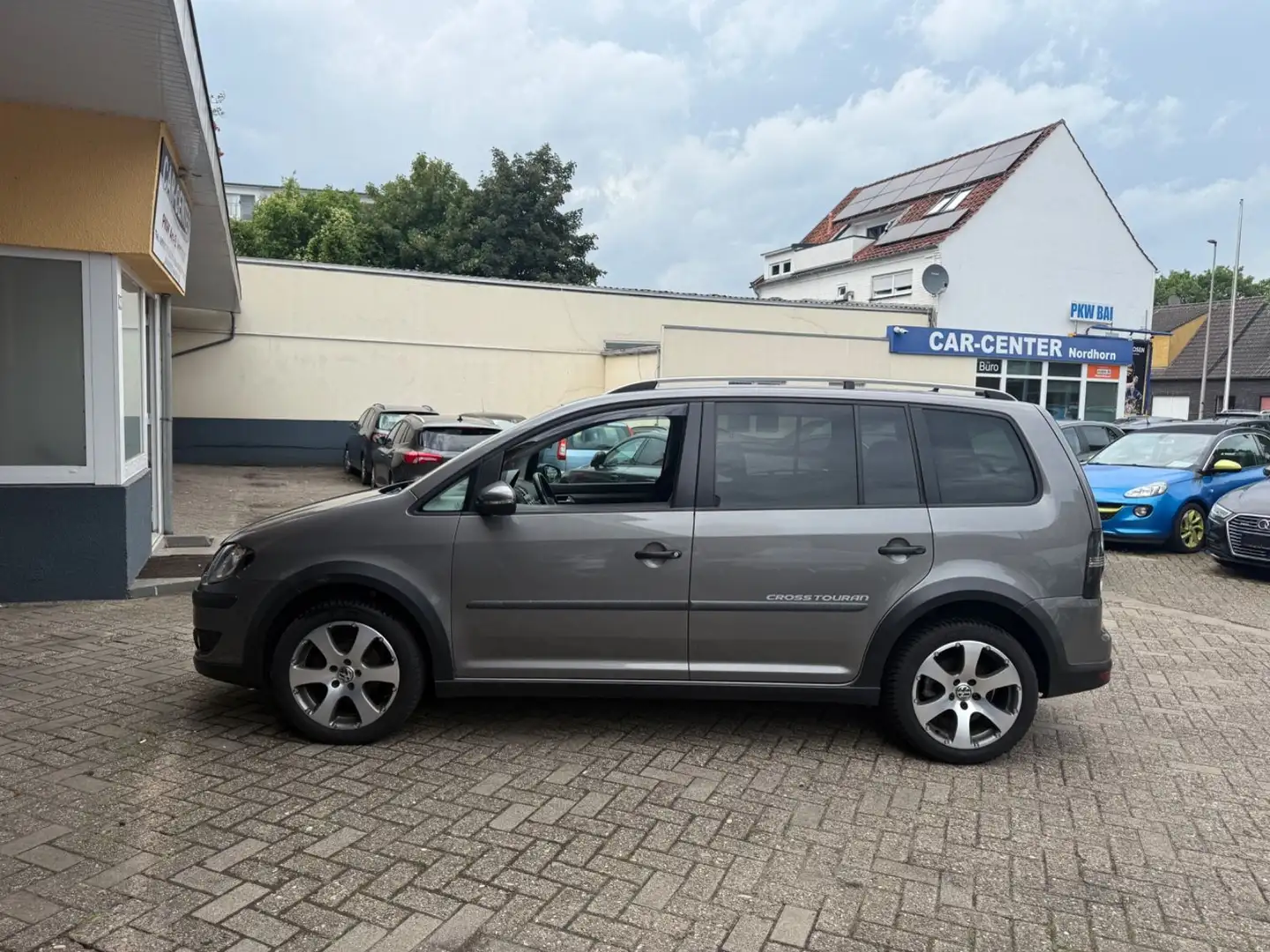 Volkswagen Touran CrossTouran*DSG*SHZ*AHK*** Grau - 2