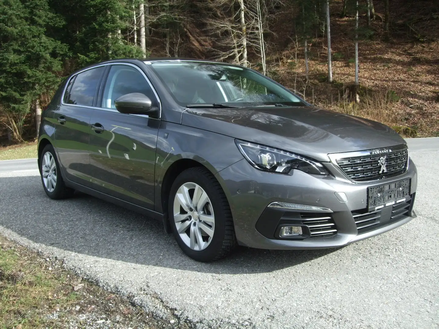Peugeot 308 Tech Edition 1,5 BlueHDI 130 Aut. Grau - 1