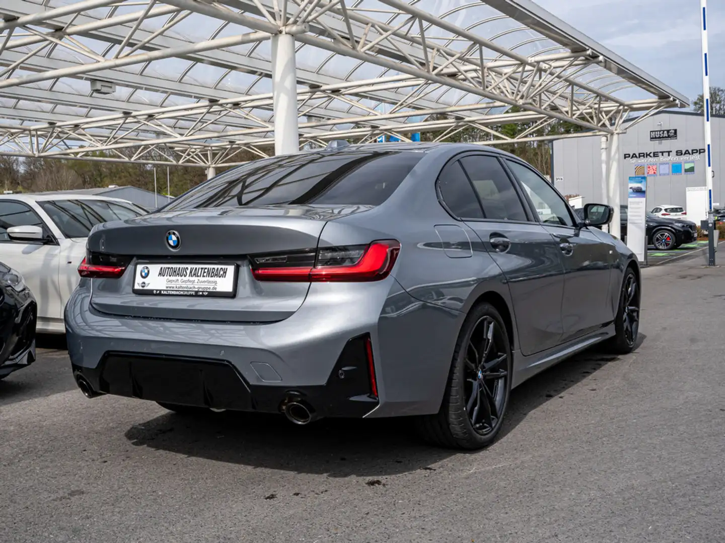 BMW 318 i M-Sport AHK LED ALUFELGEN 19 ZOLL NAVI Šedá - 2