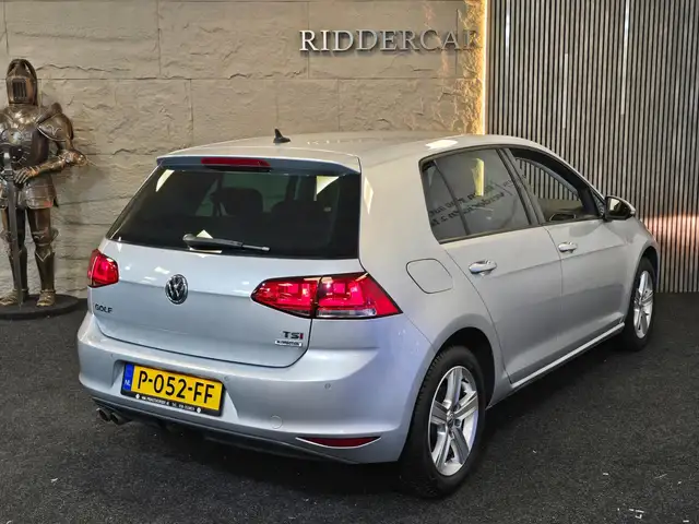 Volkswagen Golf view 2