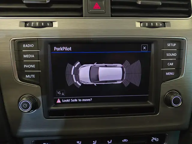 Volkswagen Golf view 4