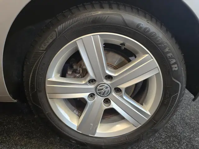 Volkswagen Golf view 23
