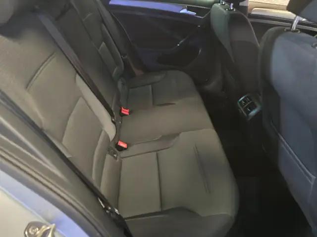 Volkswagen Golf view 13