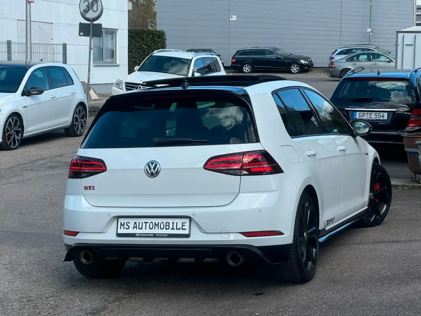 Volkswagen Golf VII Lim. GTI TCR *LEDER*AKRAPOVIC*PANO*DCC* White - 2