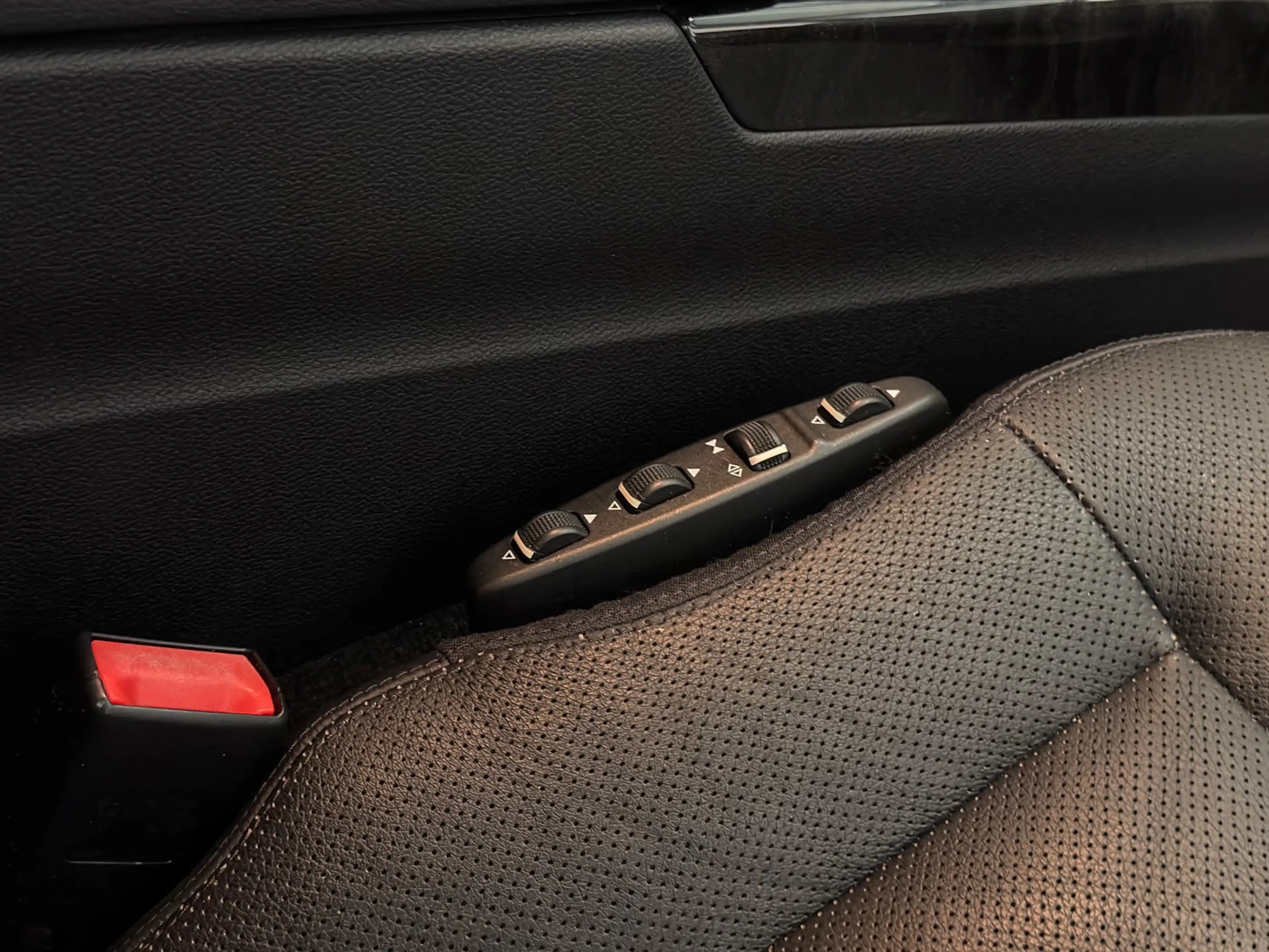Mercedes-Benz E 350 CDI 4-Matic / AMG / Memory / Distronic / Standkach — photo 7