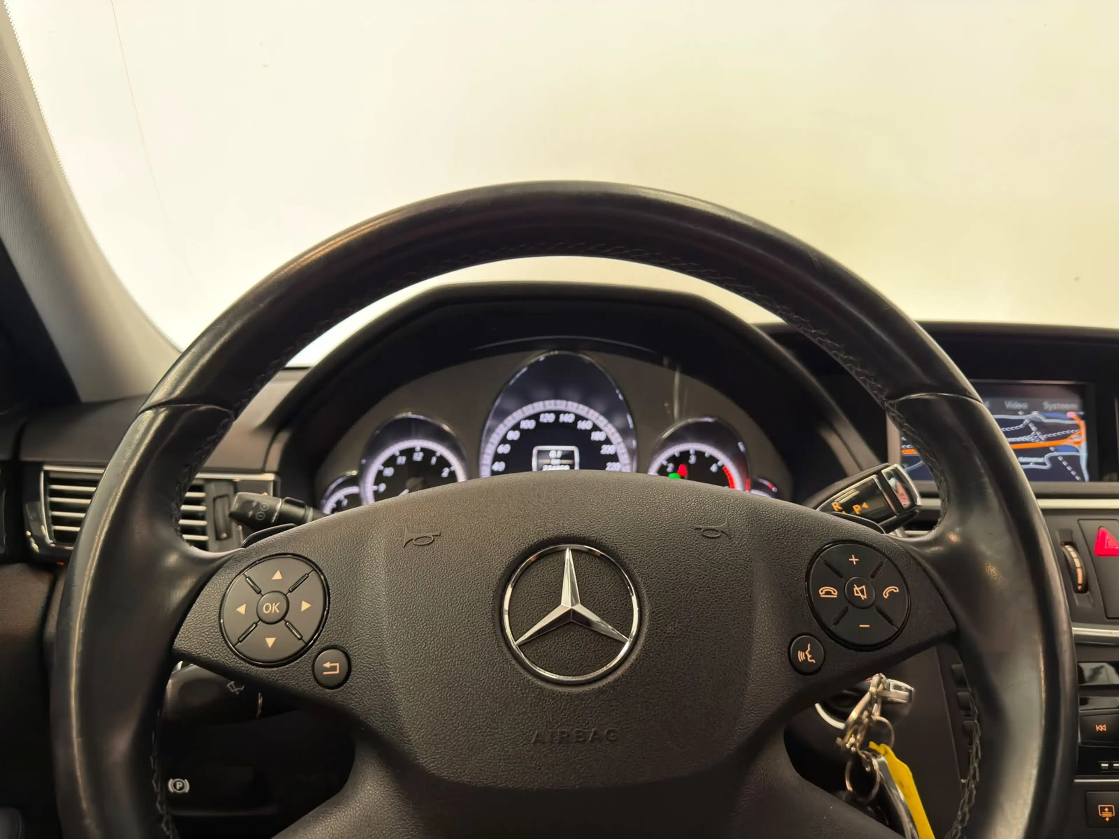 Mercedes-Benz E 350 CDI 4-Matic / AMG / Memory / Distronic / Standkach — photo 12