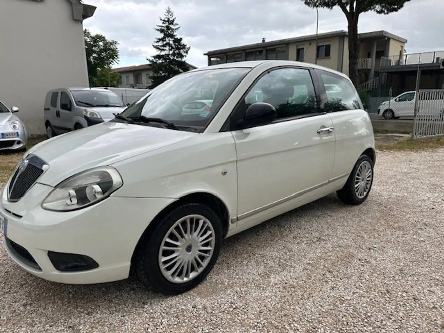 Lancia Ypsilon 1.3 mjt 16v Platino Blanc - 1
