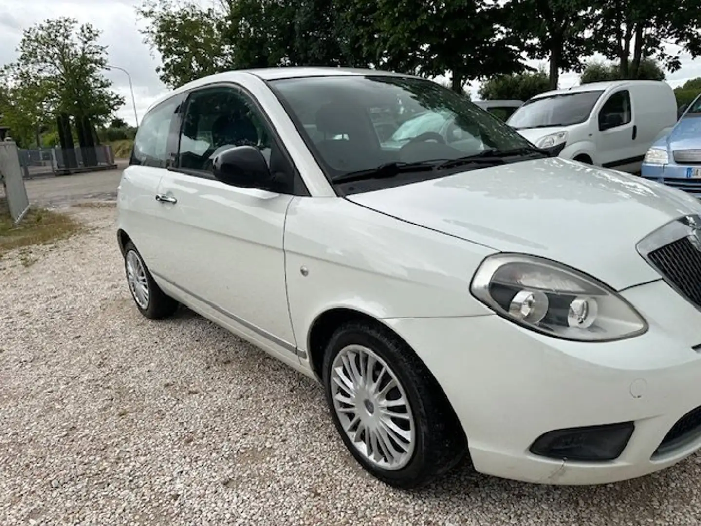 Lancia Ypsilon 1.3 mjt 16v Platino Blanc - 2