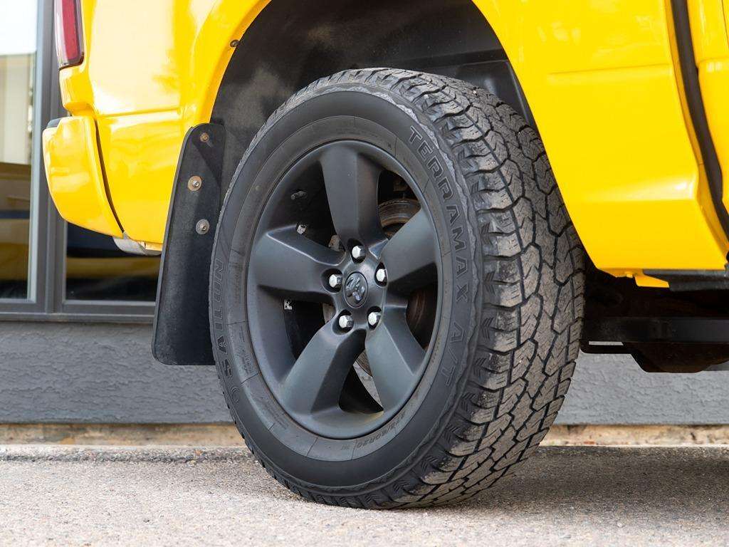 2019 RAM 1500 Express 4x4 Crew Cab Summer Special ! — снимка 1