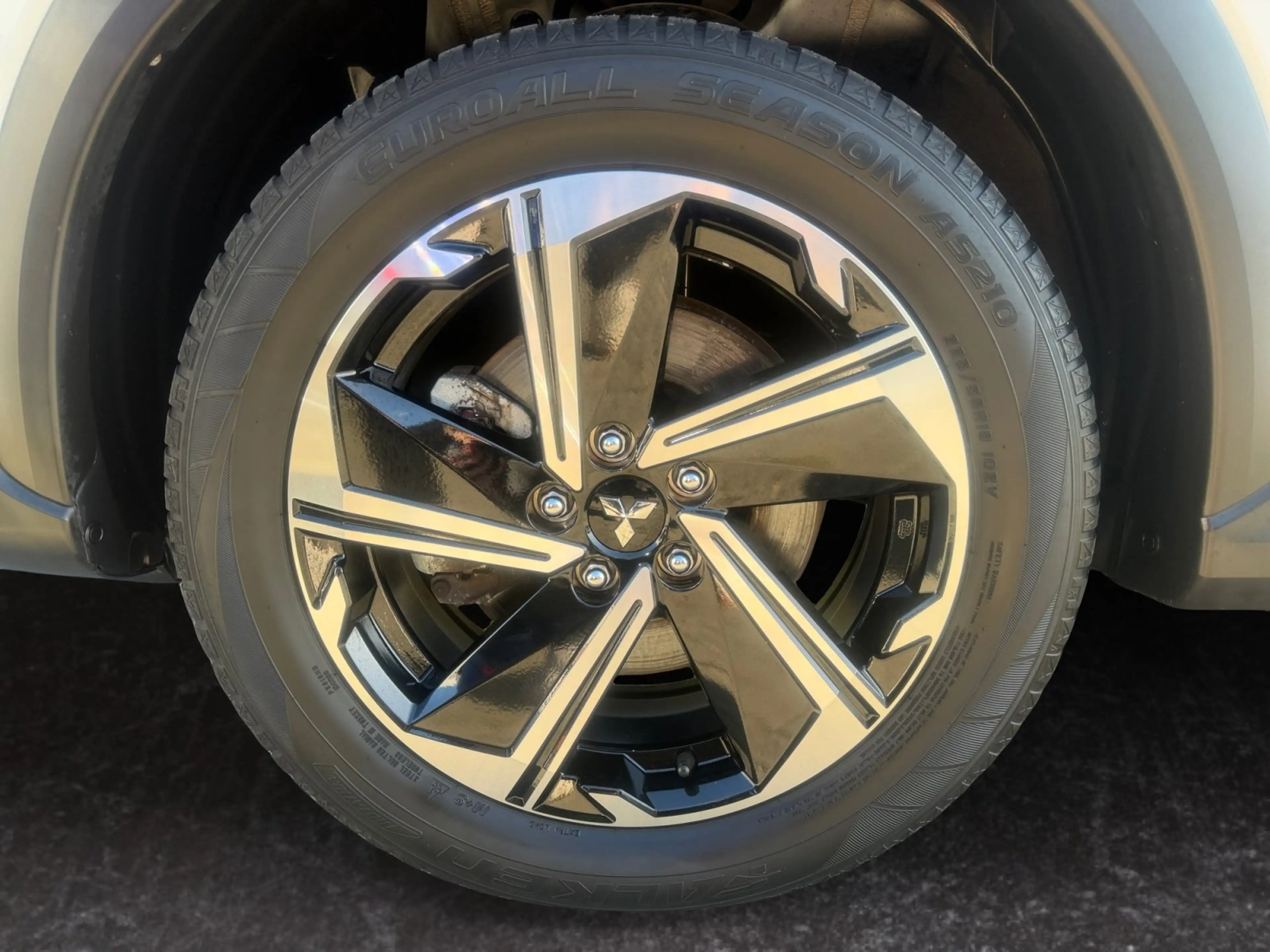 Mitsubishi Eclipse Cross Basis 2.4 PHEV TEMP+KAM+SHZ+DAB — photo 15