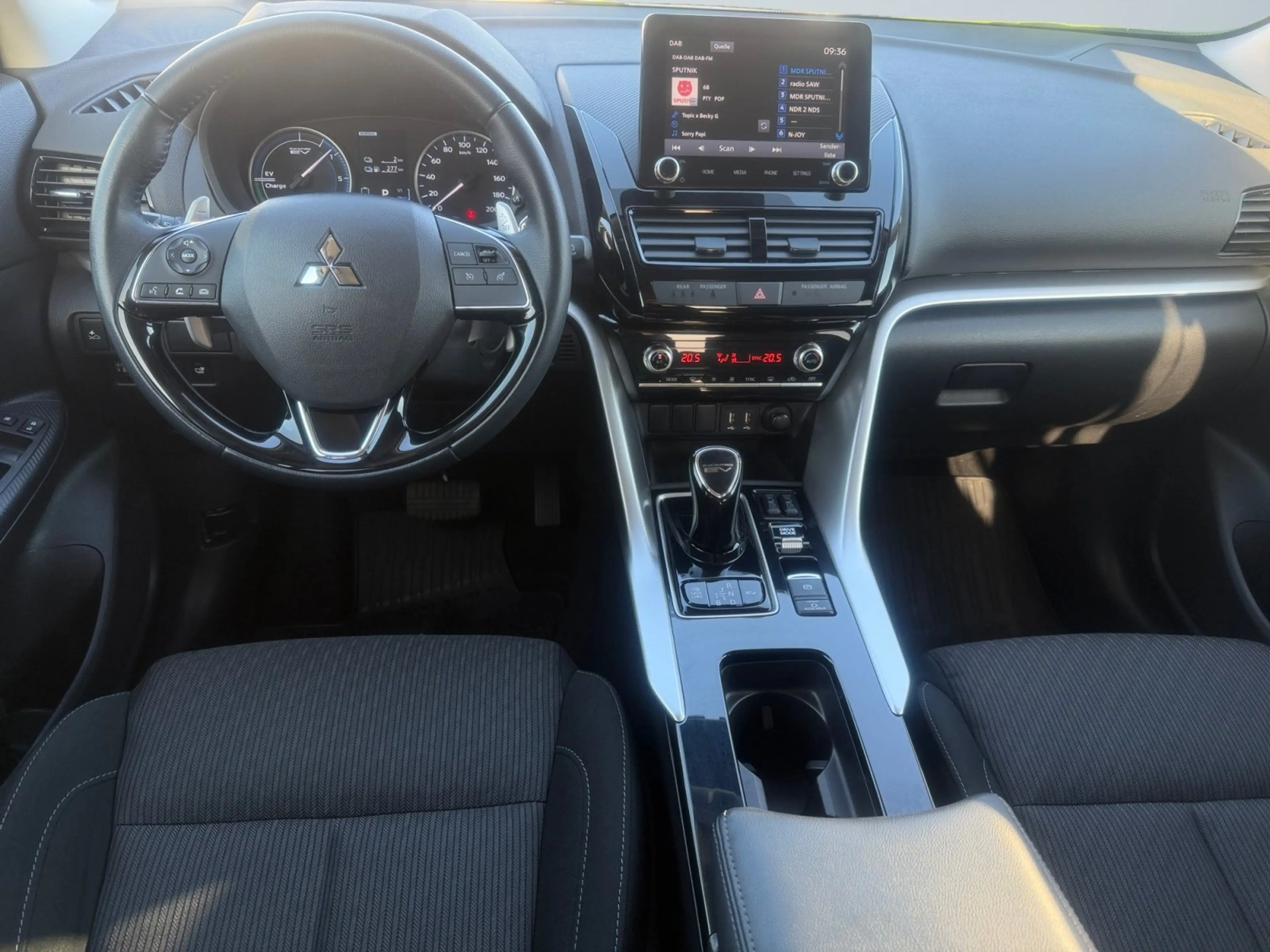 Mitsubishi Eclipse Cross Basis 2.4 PHEV TEMP+KAM+SHZ+DAB — photo 8