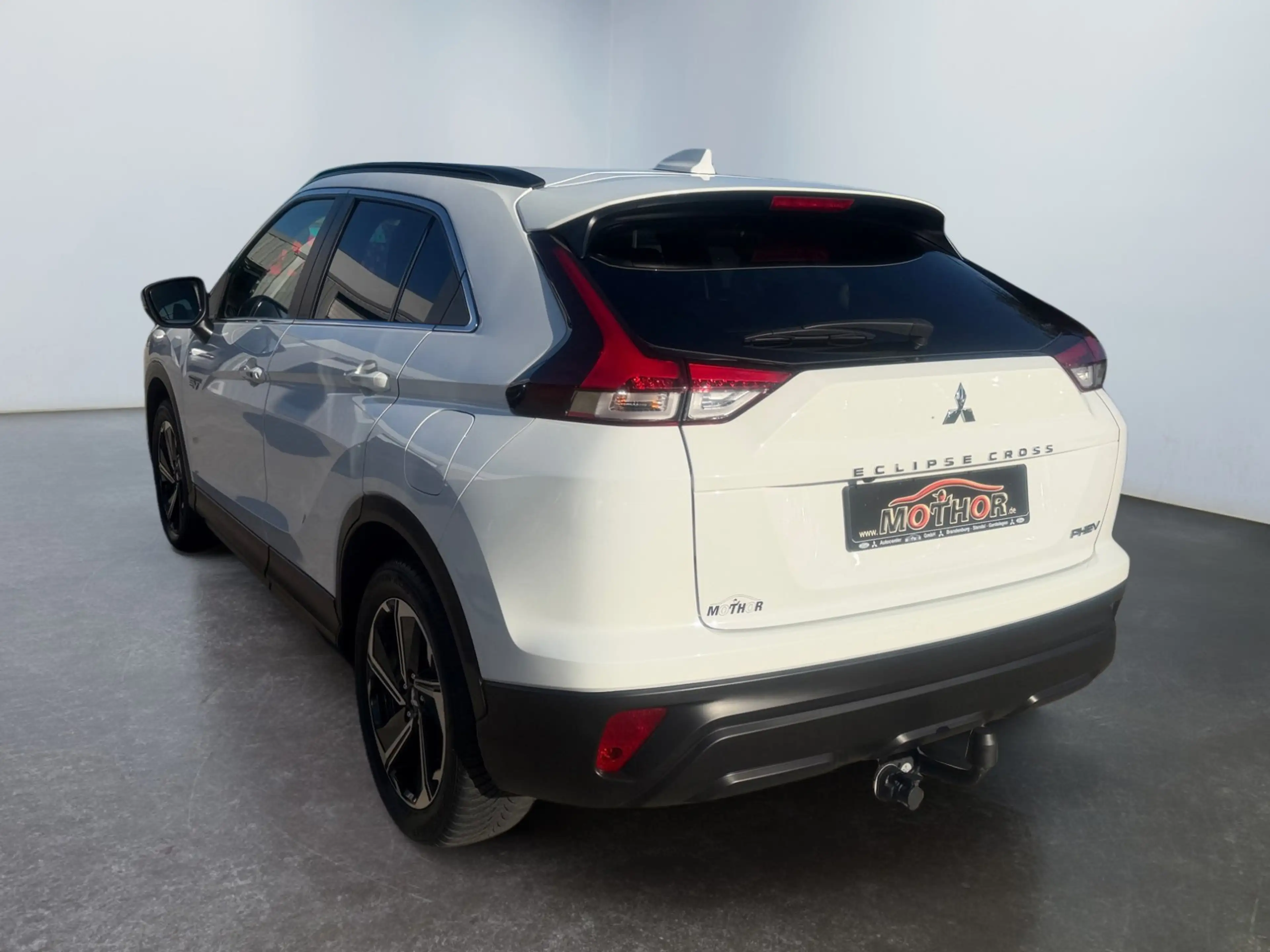 Mitsubishi Eclipse Cross Basis 2.4 PHEV TEMP+KAM+SHZ+DAB — photo 4