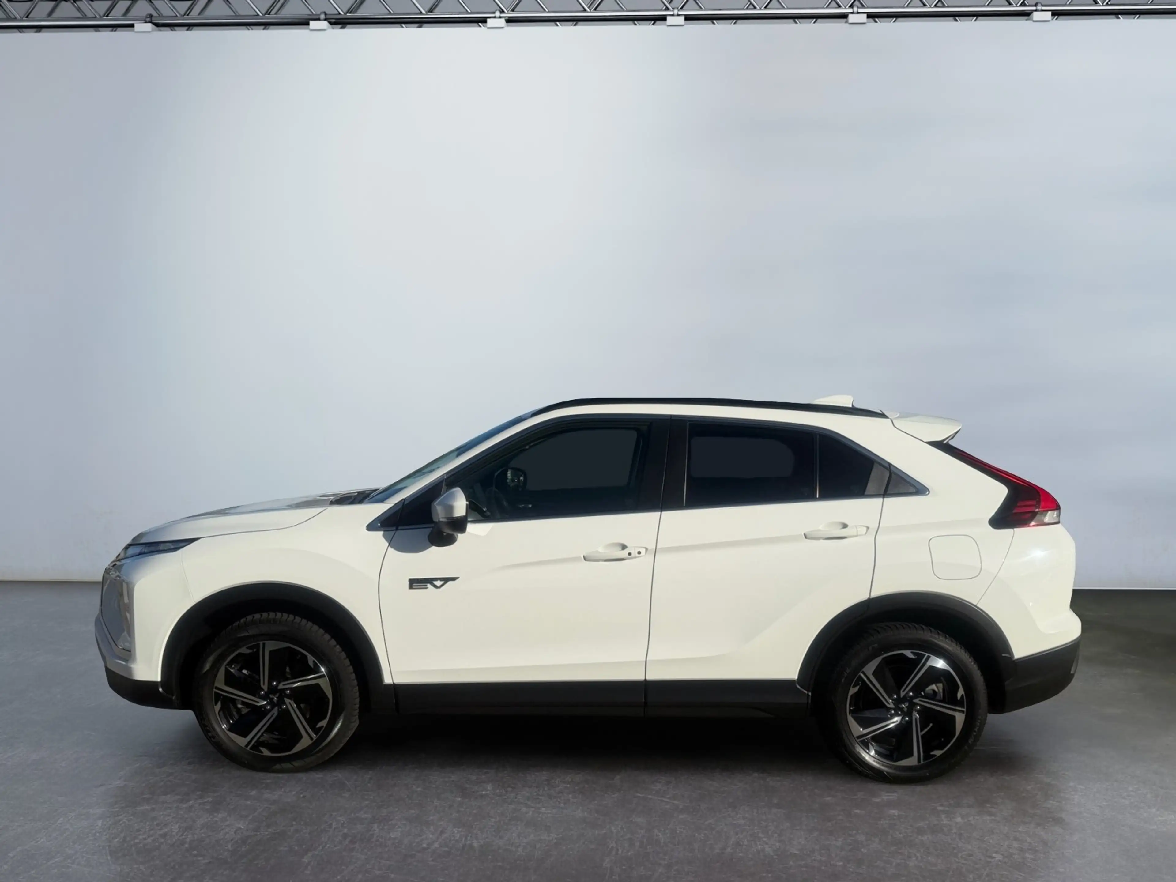 Mitsubishi Eclipse Cross Basis 2.4 PHEV TEMP+KAM+SHZ+DAB — photo 3