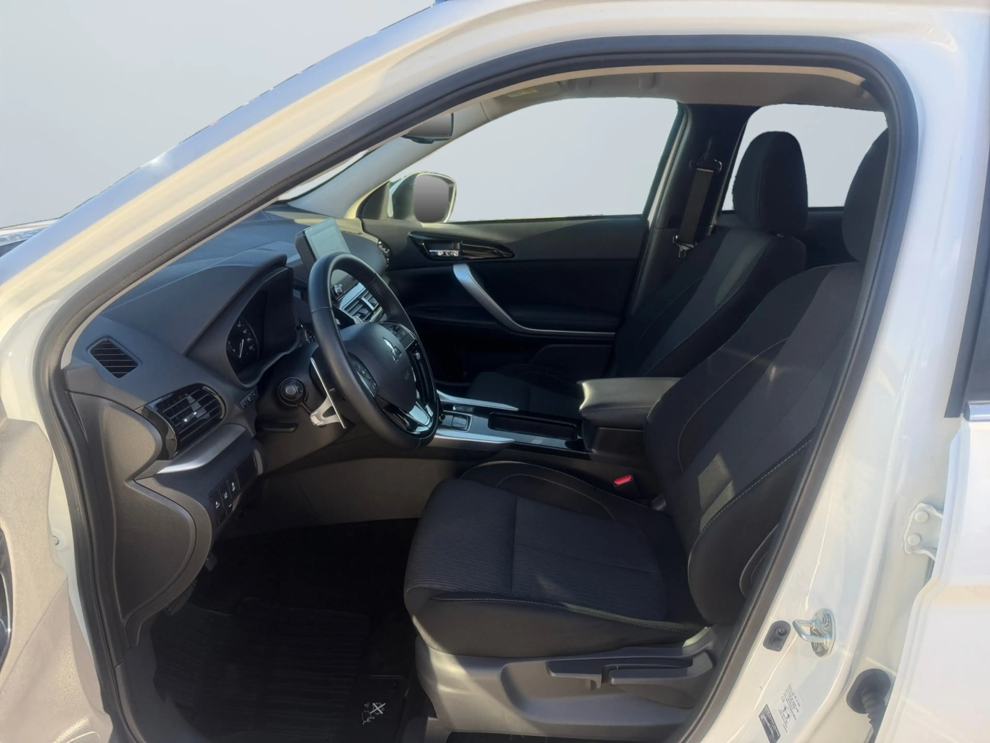 Mitsubishi Eclipse Cross Basis 2.4 PHEV TEMP+KAM+SHZ+DAB — photo 7