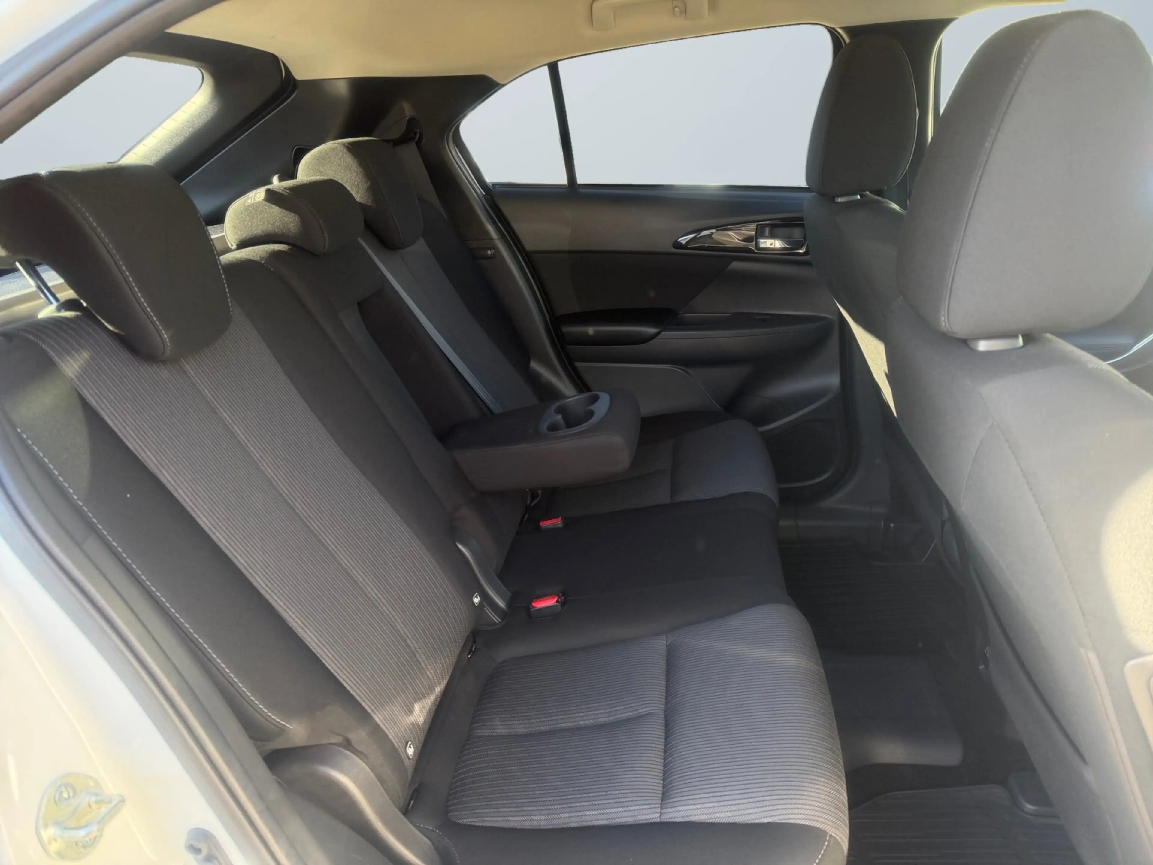 Mitsubishi Eclipse Cross Basis 2.4 PHEV TEMP+KAM+SHZ+DAB — photo 11