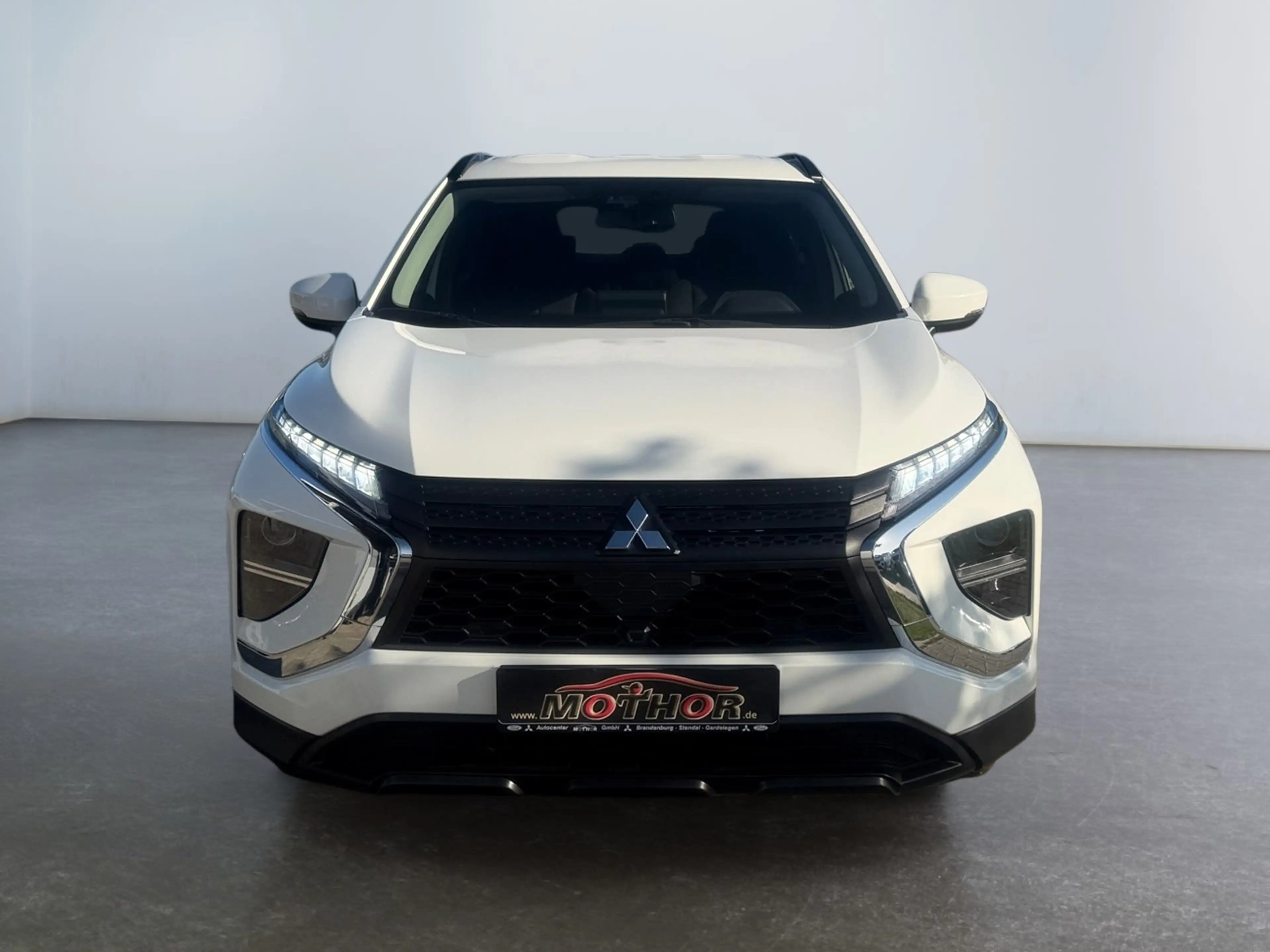 Mitsubishi Eclipse Cross Basis 2.4 PHEV TEMP+KAM+SHZ+DAB — photo 6