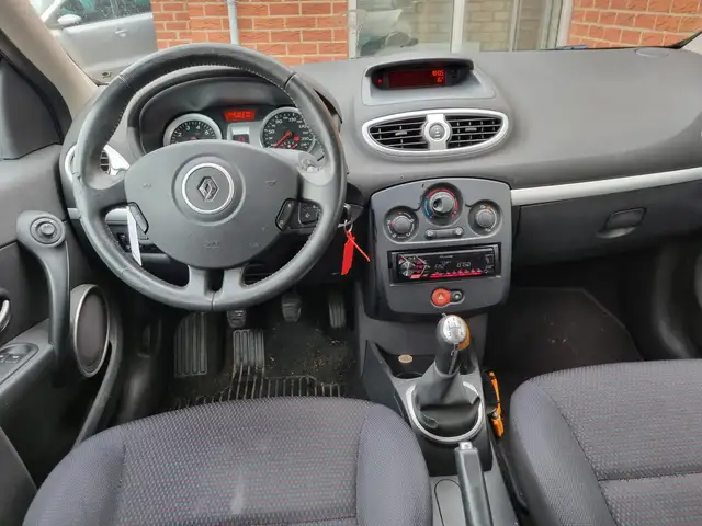 Renault Clio view 6