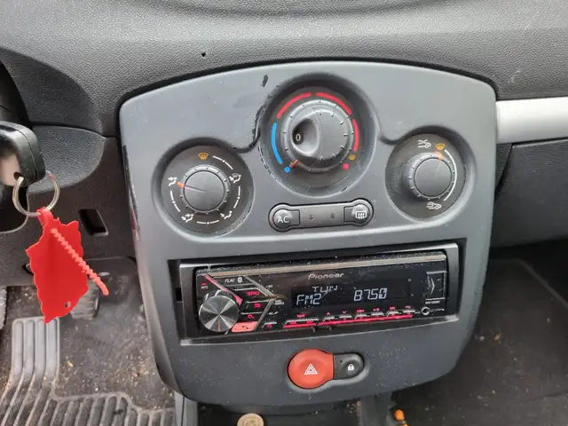 Renault Clio view 11
