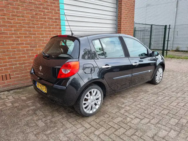Renault Clio view 4