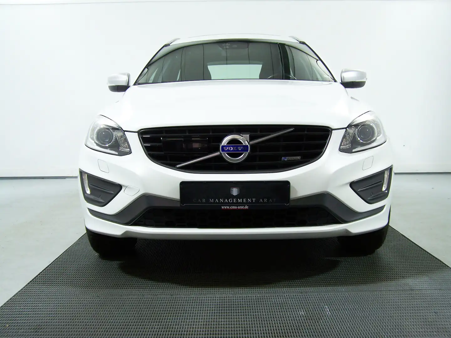 Volvo XC60 D5 Summum R Design AWD PANO+ACC+KAM+NAV+PDC Weiß - 2