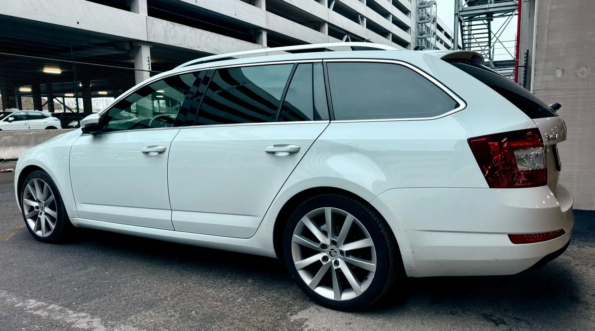 Skoda Octavia FULL AUTOMAT keyless Led Canton Mem Blanc - 2