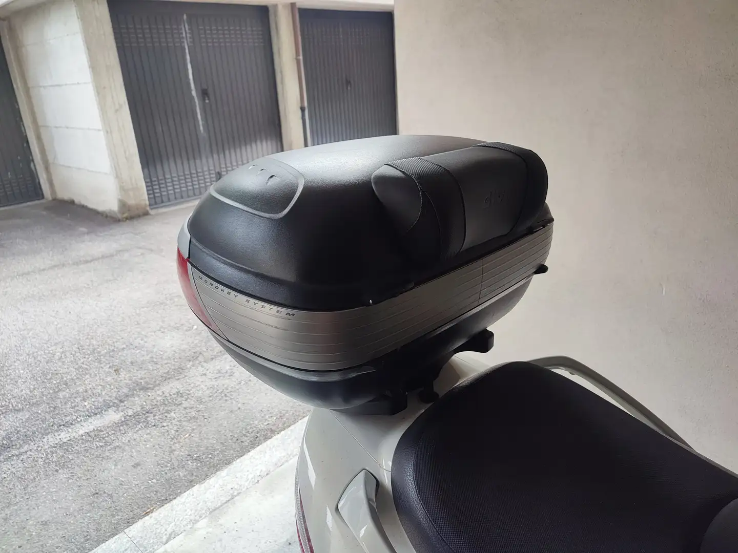 Suzuki Burgman 650 Executive ABS 650 Bianco - 1