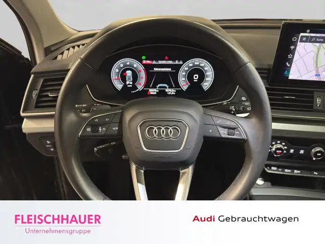 Audi Q5 view 11