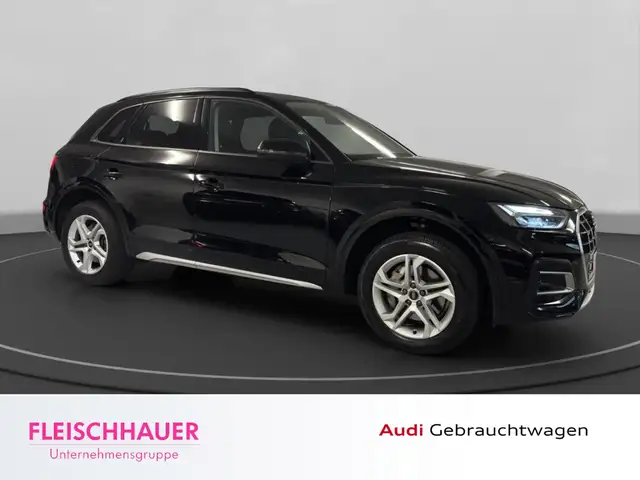 Audi Q5 view 9